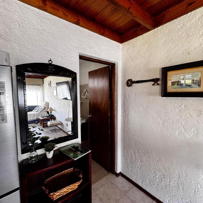 Mar 11 -ALOHA - Family Room - 52