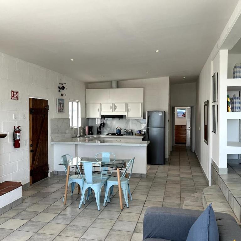 Casa Pacifica- BEACH HOUSE - Three-Bedroom Apartment - 2