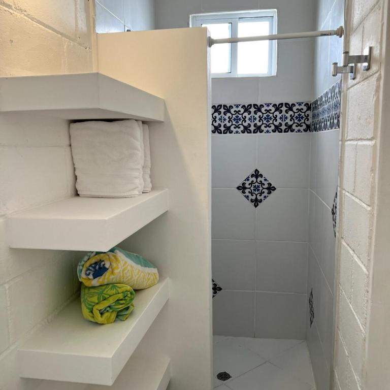 Casa Pacifica- BEACH HOUSE - Three-Bedroom Apartment - 11