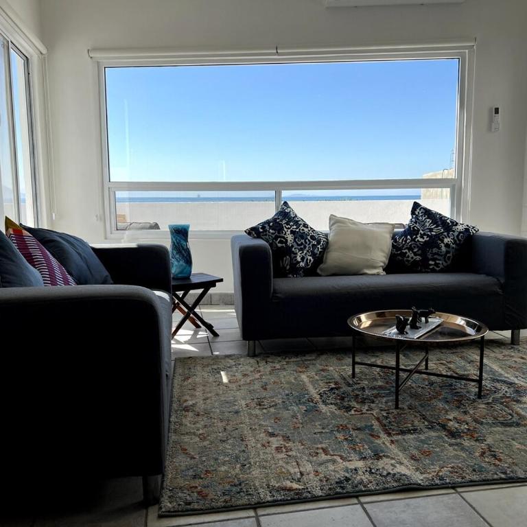 Casa Pacifica- BEACH HOUSE - Three-Bedroom Apartment - 17