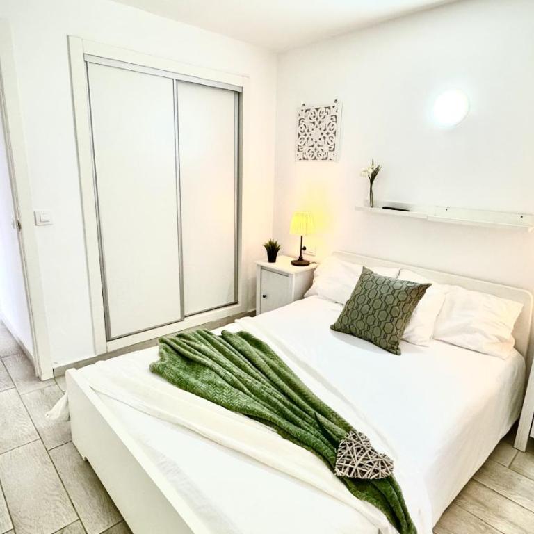 Sur y Sol Junto al Mar by Deihu Experiences - Apartamento Deluxe de 1 dormitorio con vistas al jardín - 4