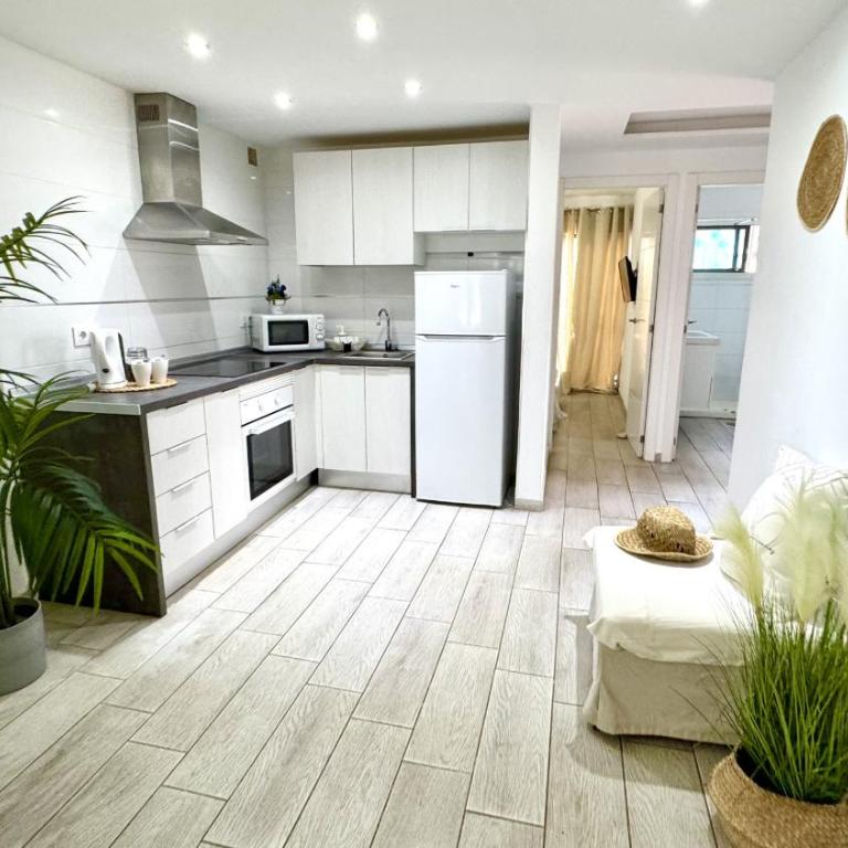 Sur y Sol Junto al Mar by Deihu Experiences - Apartamento Deluxe de 1 dormitorio con vistas al jardín - 5