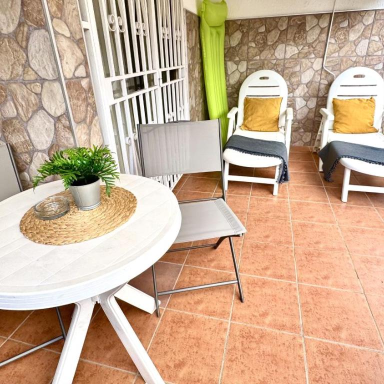 Sur y Sol Junto al Mar by Deihu Experiences - Apartamento Deluxe de 1 dormitorio con vistas al jardín - 3