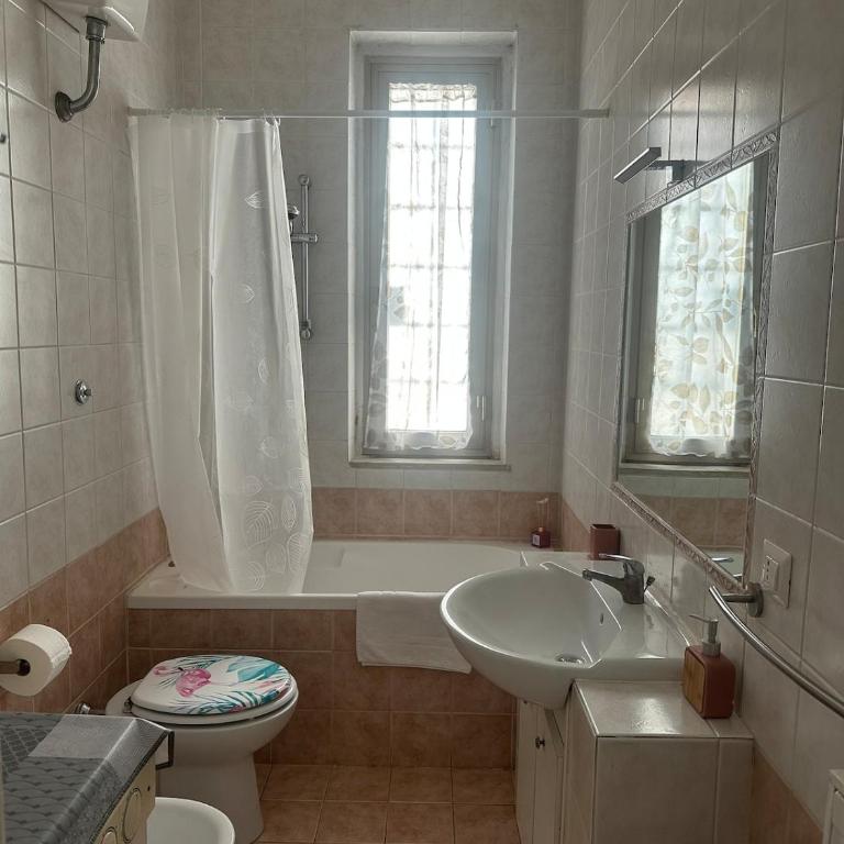 Elena's House - Three-Bedroom Apartment with Balcony - 23