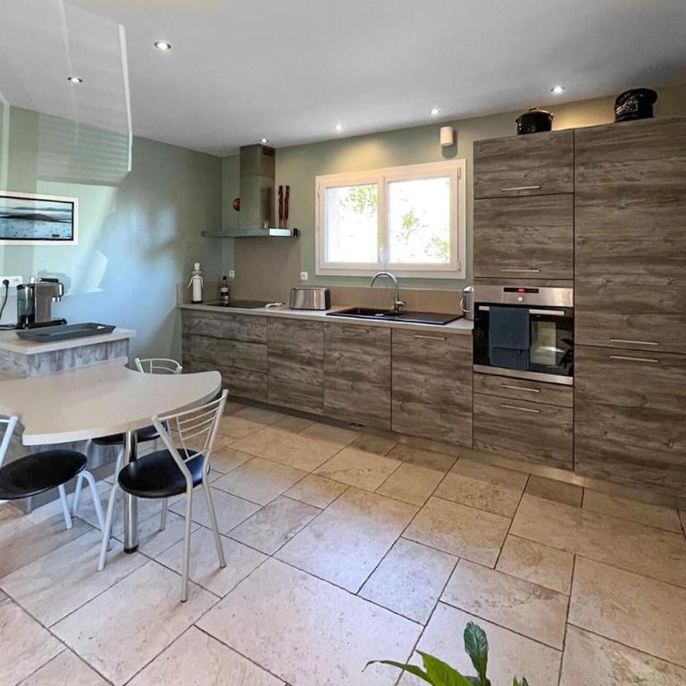 Maison Avec Piscine 1 - Ferienhaus mit 3 Schlafzimmern - 4