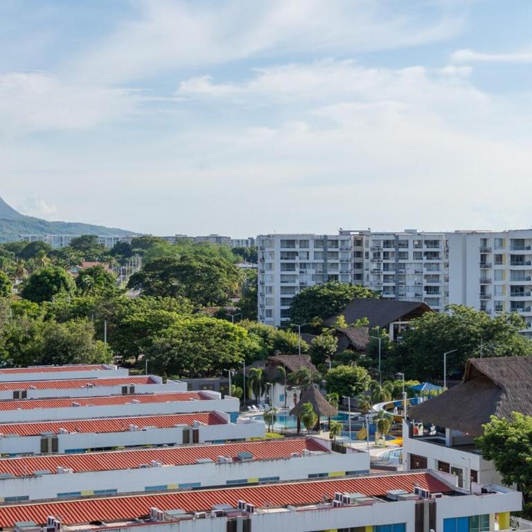 Cozy Immaculate Escape with Prime Luxury Location - Three-Bedroom Apartment - 11
