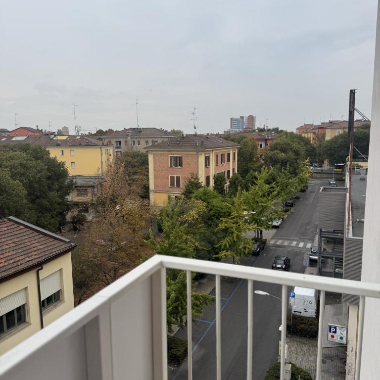 Modena Station - Suite H24 - Camera Familiare con Balcone - 13