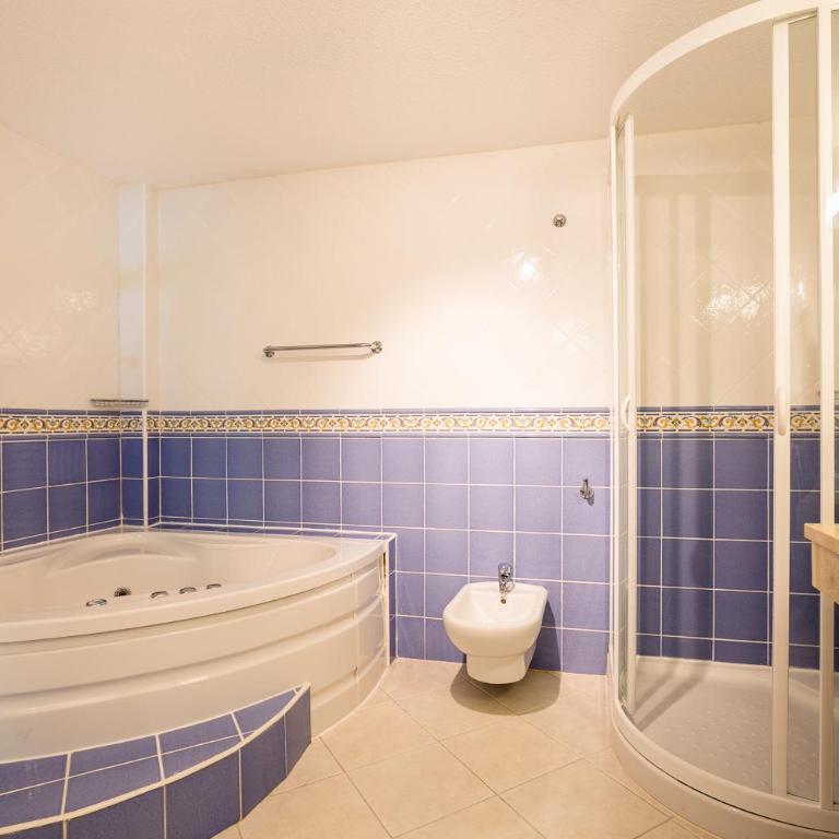 A 4 floors house with a large capacity - Casa de 3 dormitorios - 20