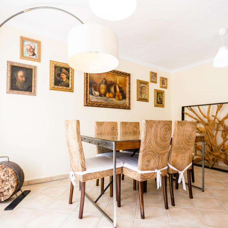 A 4 floors house with a large capacity - Casa de 3 dormitorios - 22