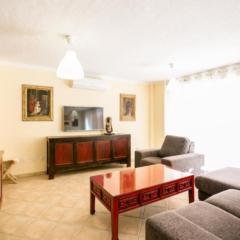 A 4 floors house with a large capacity - Casa de 3 dormitorios - 24