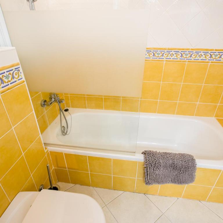 A 4 floors house with a large capacity - Casa de 3 dormitorios - 36