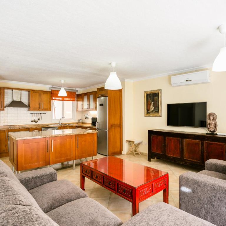 A 4 floors house with a large capacity - Casa de 3 dormitorios - 41