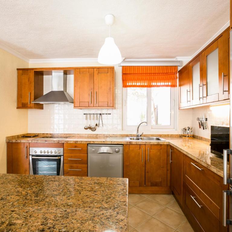 A 4 floors house with a large capacity - Casa de 3 dormitorios - 42