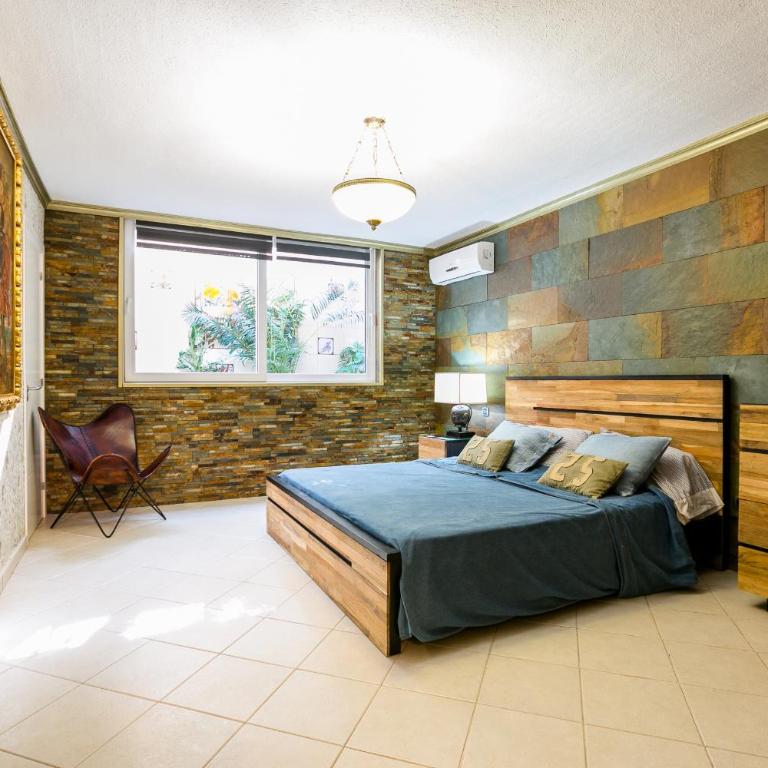 A 4 floors house with a large capacity - Casa de 3 dormitorios - 57