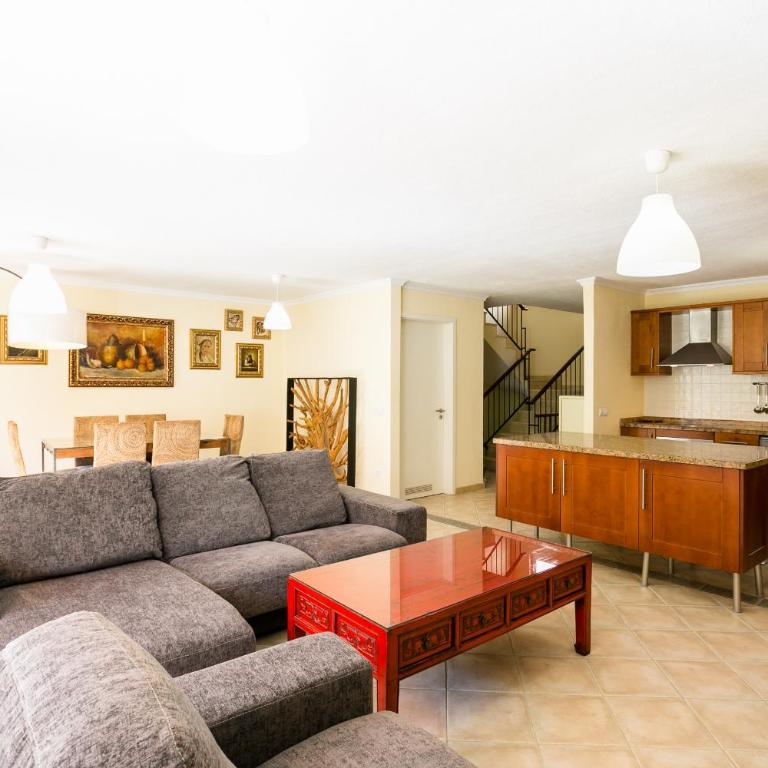 A 4 floors house with a large capacity - Casa de 3 dormitorios - 59