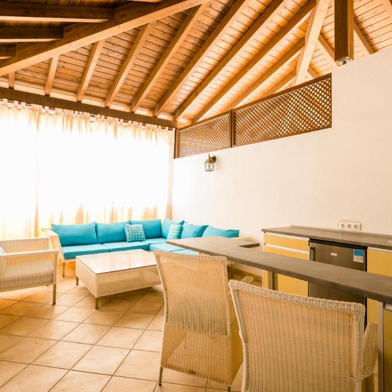 A 4 floors house with a large capacity - Casa de 3 dormitorios - 62