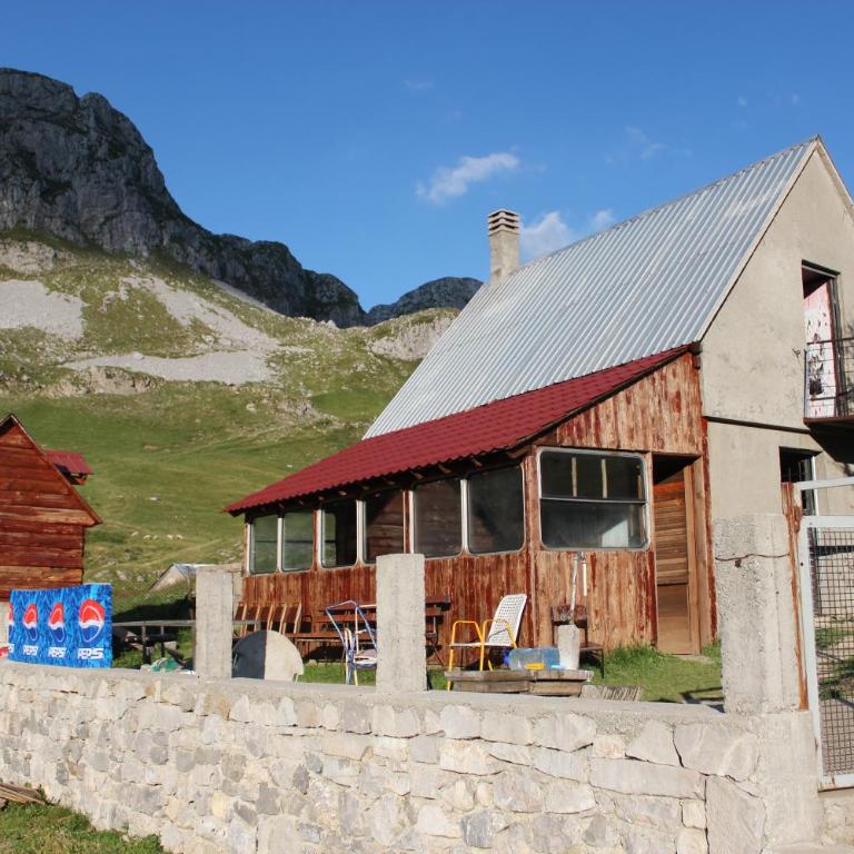 Rural Household MINIĆ - Kapetanovo jezero - Dvokrevetna Soba sa Zasebnim Krevetima i Zajedničkim Kupatilom - 2
