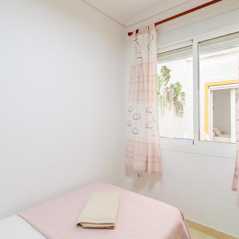 La casita amarilla - Three-Bedroom House - 3
