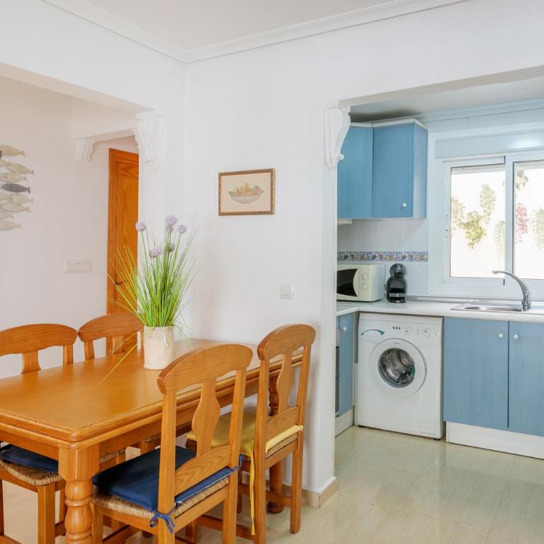 La casita amarilla - Three-Bedroom House - 6