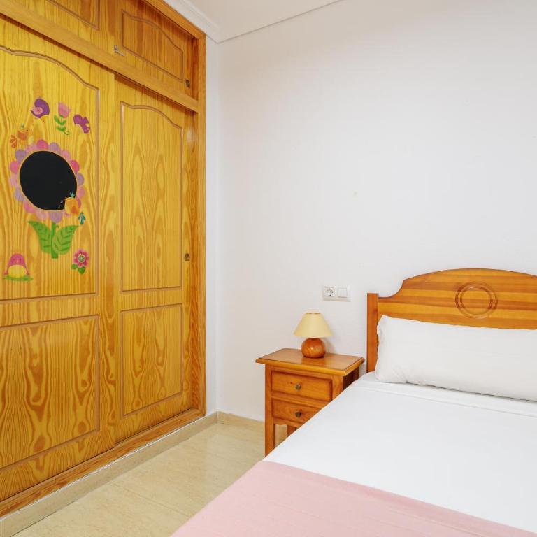 La casita amarilla - Three-Bedroom House - 14