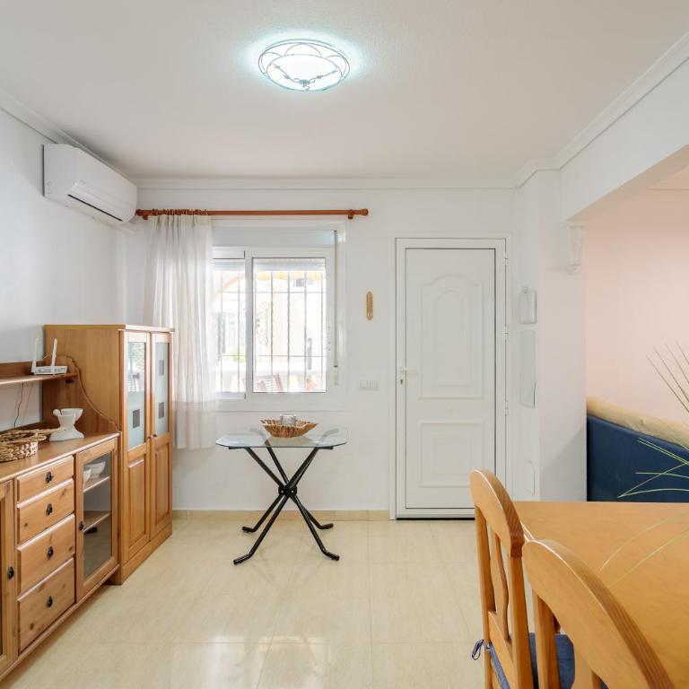 La casita amarilla - Three-Bedroom House - 8
