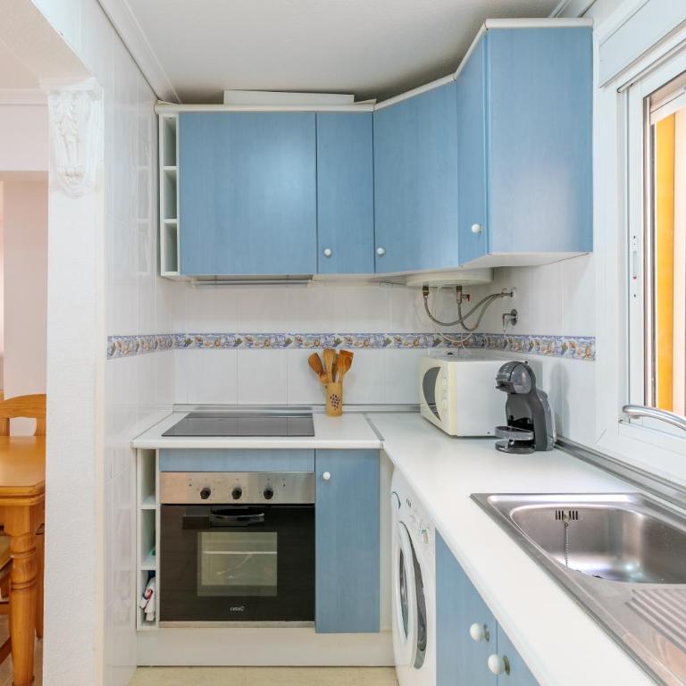 La casita amarilla - Three-Bedroom House - 10