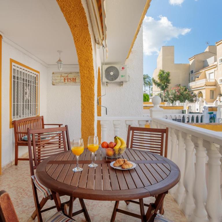 La casita amarilla - Three-Bedroom House - 22