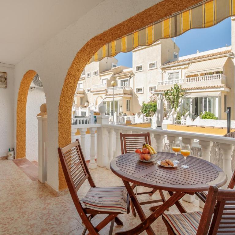 La casita amarilla - Three-Bedroom House - 23
