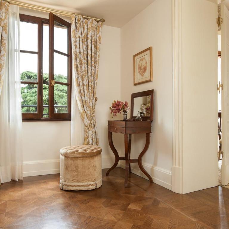 Four Seasons Hotel Firenze - Deluxe Executive Suite with King Bed - 3