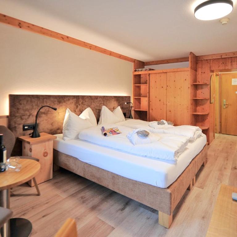 Alpin Sporthotel Bündnerhof - Superior Doppelzimmer mit Südbalkon - 16