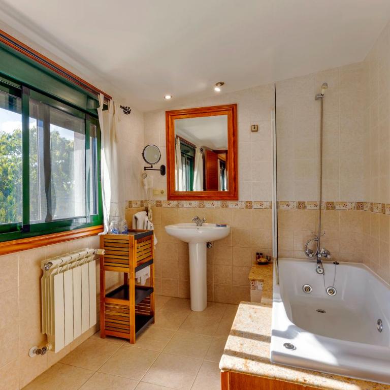 Casa Rural Os Carballos - Habitación Doble con bañera de hidromasaje - 1