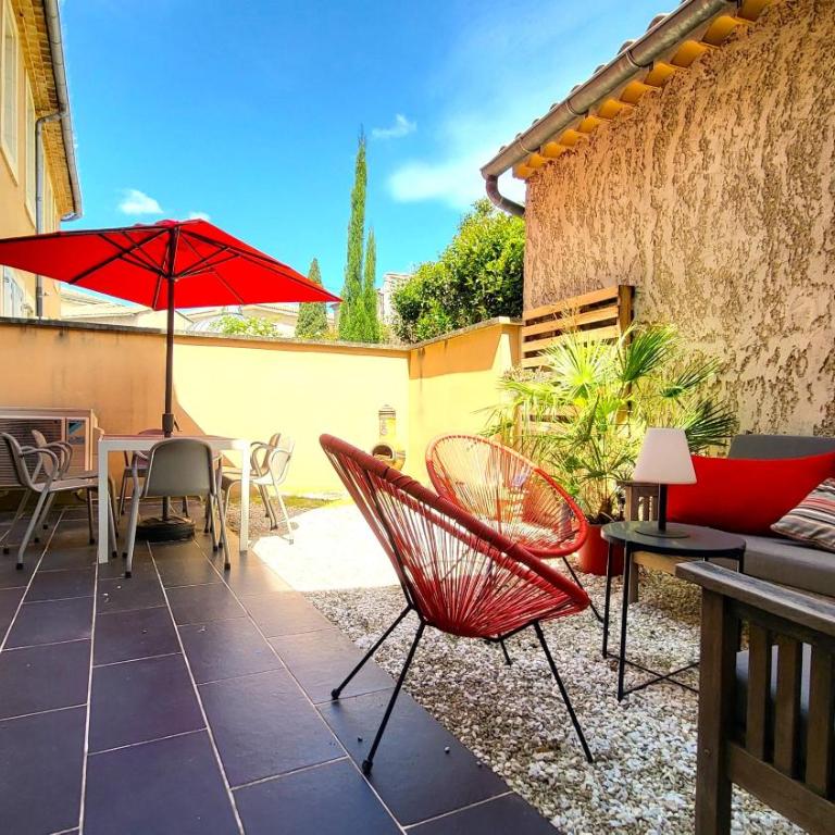 Maison de village façon Loft, avec cour et airco, dans le centre historique - Three-Bedroom Townhouse - 1