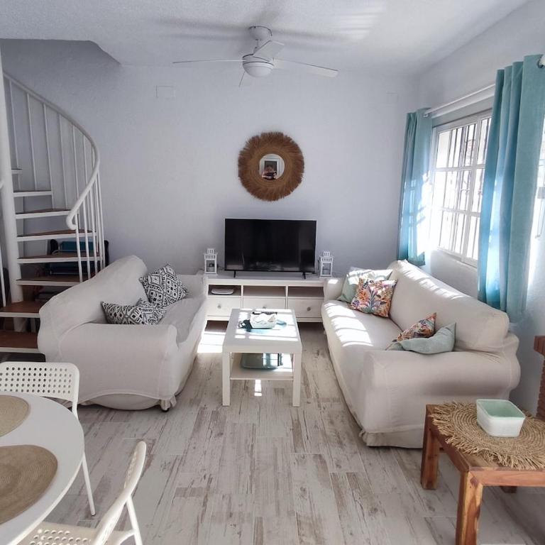 Adosado primera linea de playa - Three-Bedroom House - 9