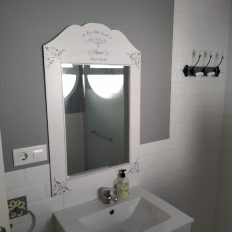 Adosado primera linea de playa - Three-Bedroom House - 10