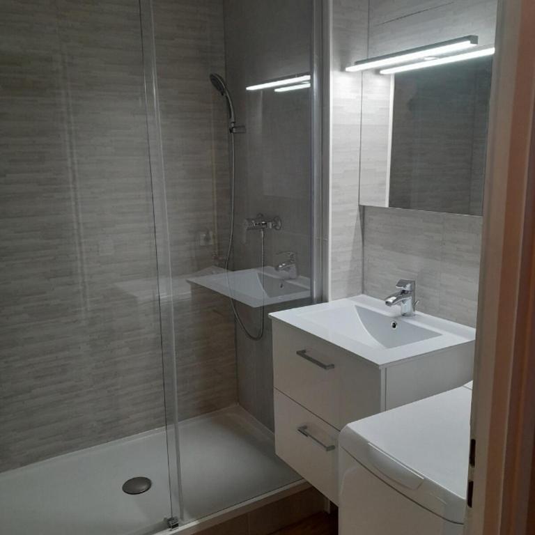 Studio tout confort avec balcon à 100m des Thermes - Appartement 1 Chambre - 9