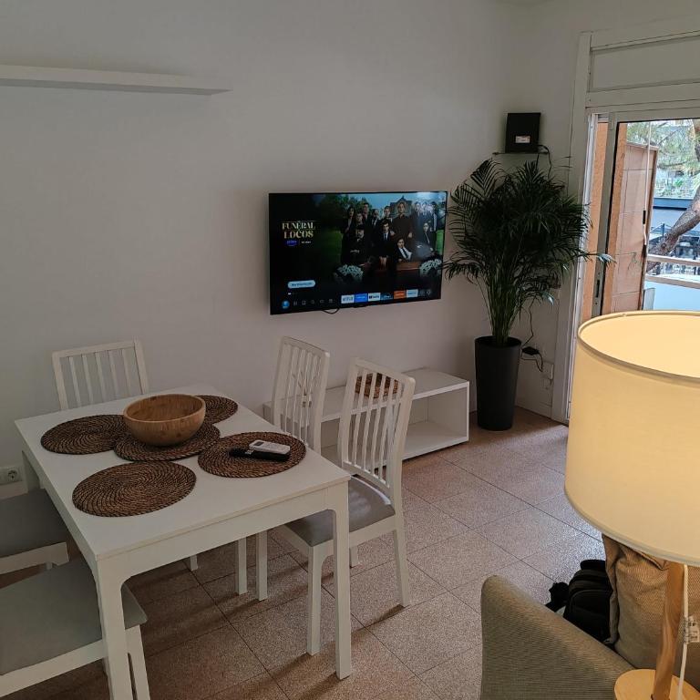 Apartamentos Baymar Playa de Aro - Apartamento Deluxe de 2 dormitorios con balcón - 1