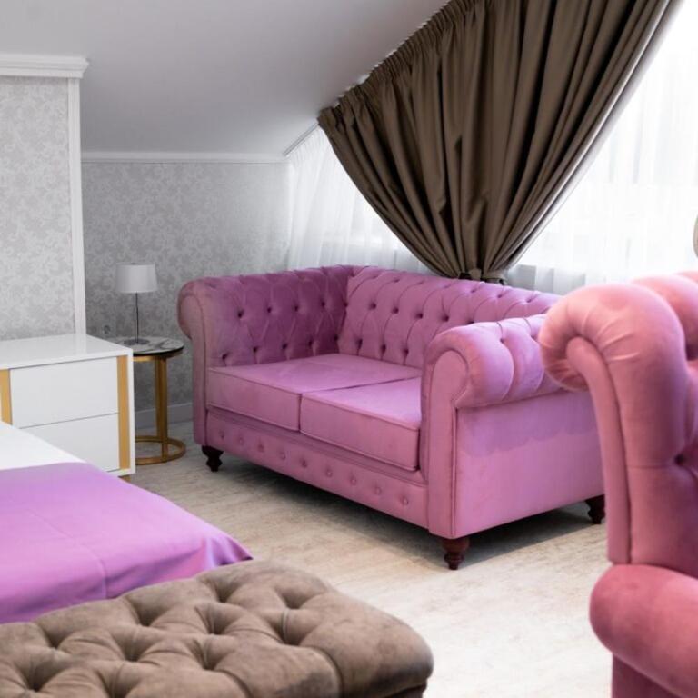 Queen Hotel - One-Bedroom Apartment with Rooftop Spa Bath - 6
