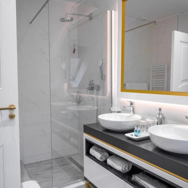 Queen Hotel - Superior Double Room - 6