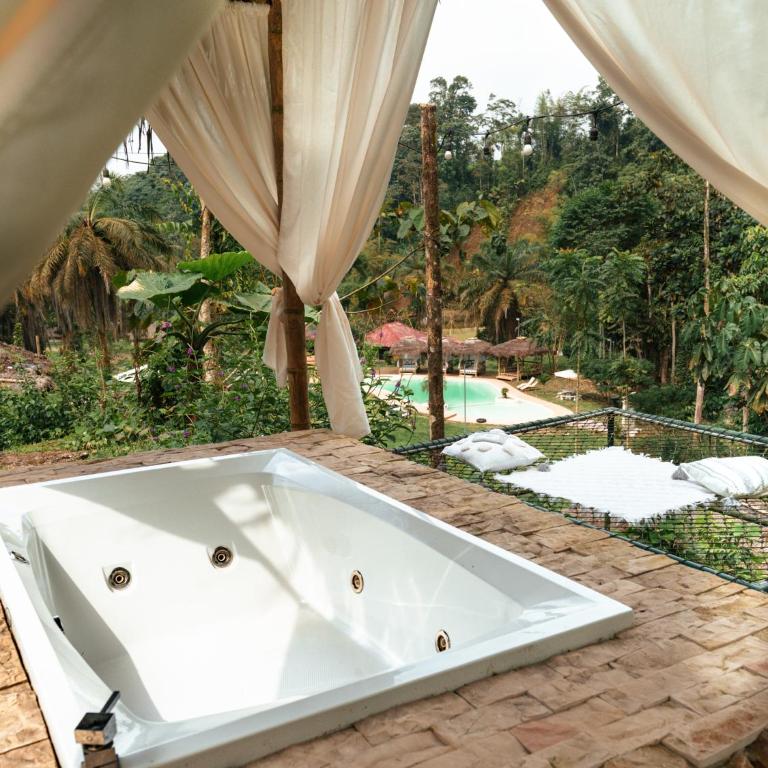 Glamping Las Palmas Finca - Deluxe Suite with Spa Bath - 3