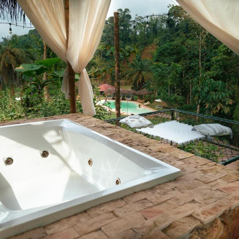 Glamping Las Palmas Finca - Deluxe Suite with Spa Bath - 5