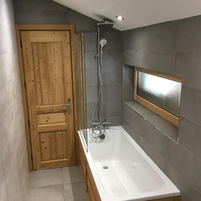 Recently renovated central Morzine apartment - Two-Bedroom Apartment - 16