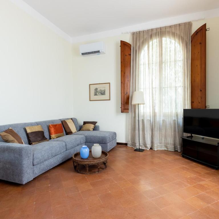 GuestHost - Central Apartment with Private Garden! - One-Bedroom Apartment - 6