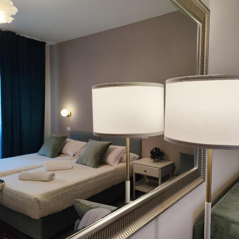 Artemis Rooms - Camera Deluxe Matrimoniale/Doppia con Letti Singoli con Balcone - 9