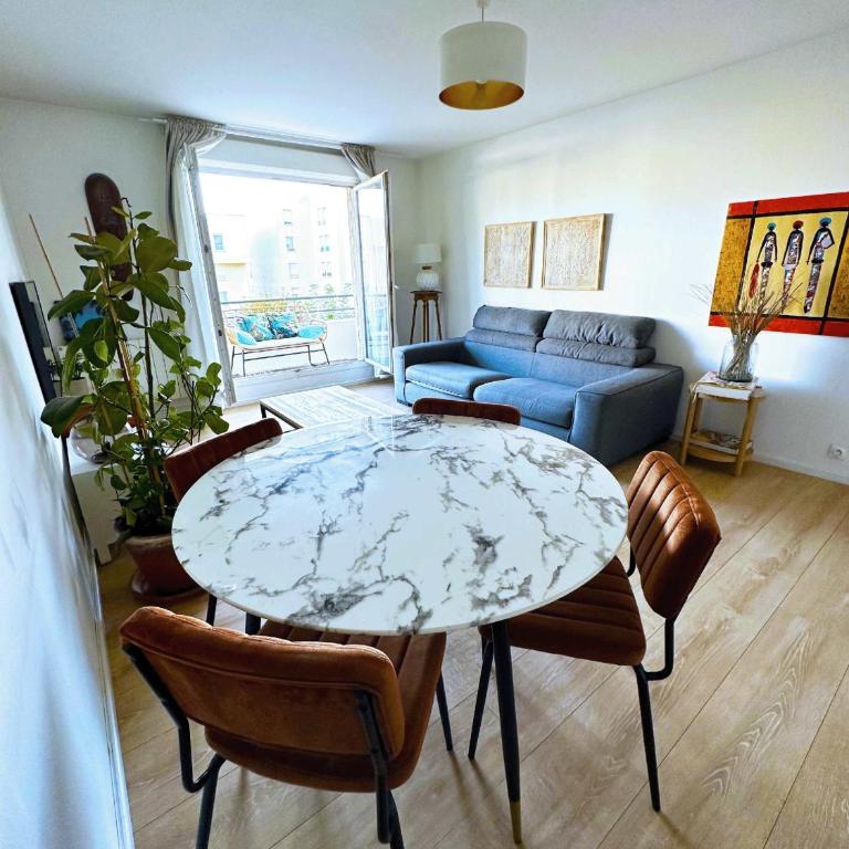 Charme et Douceur By UTA HOUSE - Two-Bedroom Apartment - 4