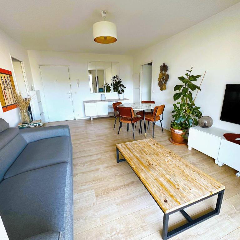Charme et Douceur By UTA HOUSE - Two-Bedroom Apartment - 17
