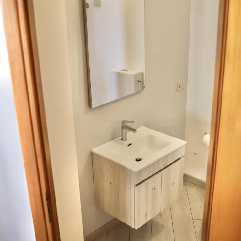 I Faraglioni Comfort Rooms - Casa Vacanze con 3 Camere da Letto - 6