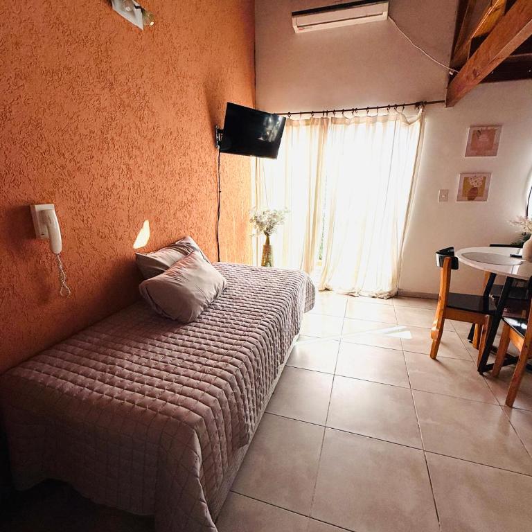 ANA RENT BALLESTER - Suite Familiar con balcón - 9