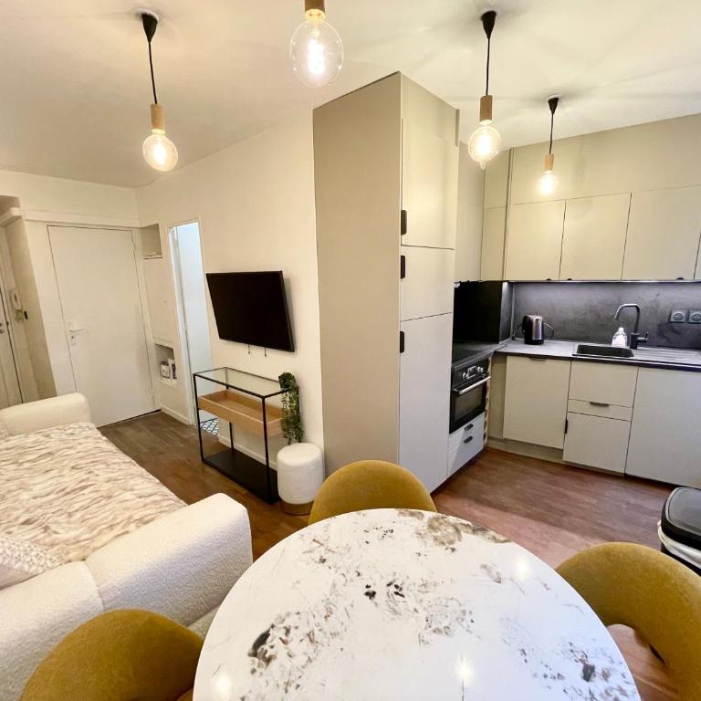 Champs-Elysées Loveroom & Spa - Deluxe One-Bedroom Apartment - 3