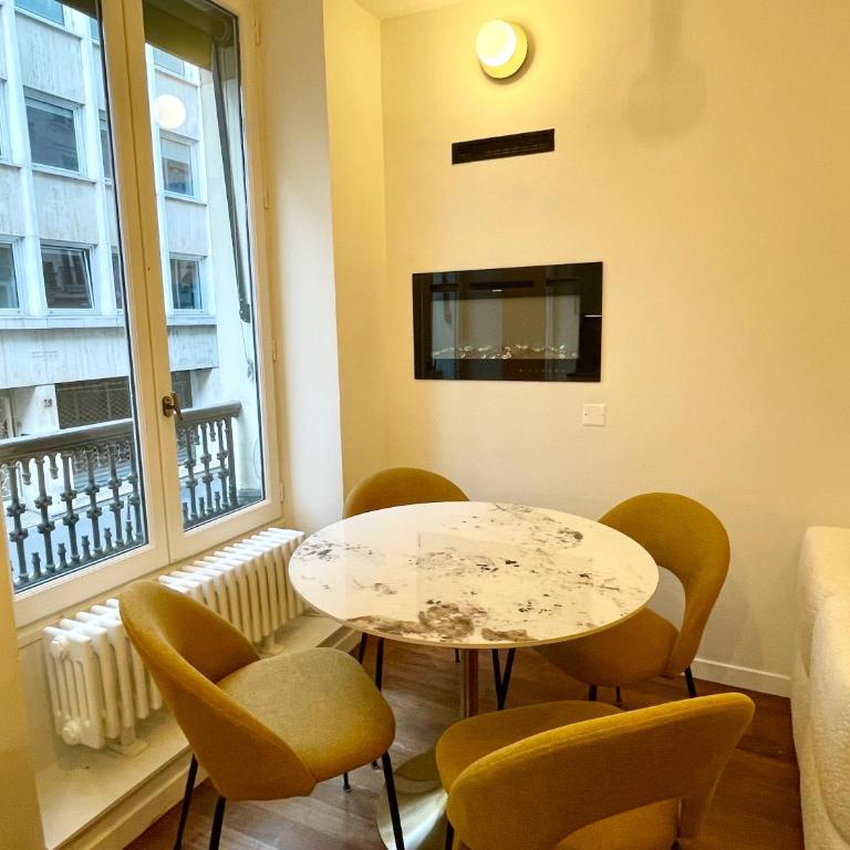 Champs-Elysées Loveroom & Spa - Deluxe One-Bedroom Apartment - 4