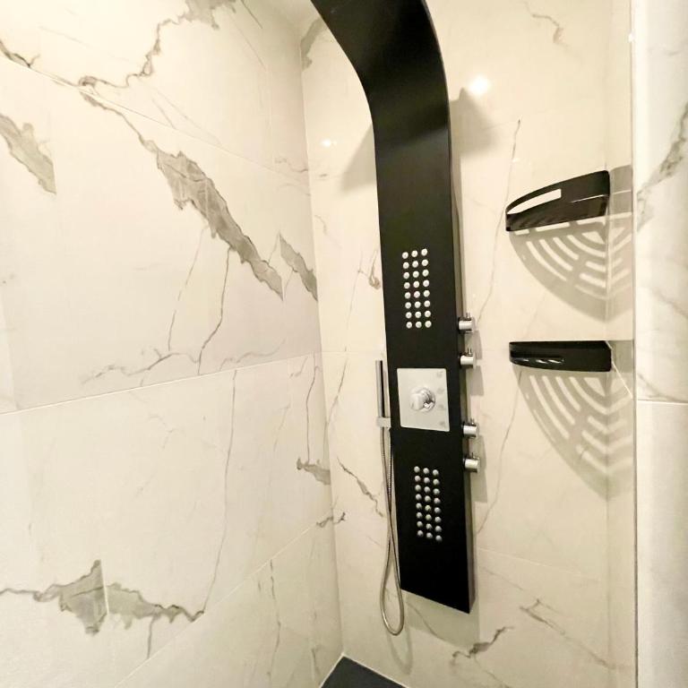 Champs-Elysées Loveroom & Spa - Deluxe One-Bedroom Apartment - 11
